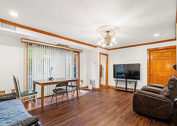 4th image of 2201 Strahle St APT B105