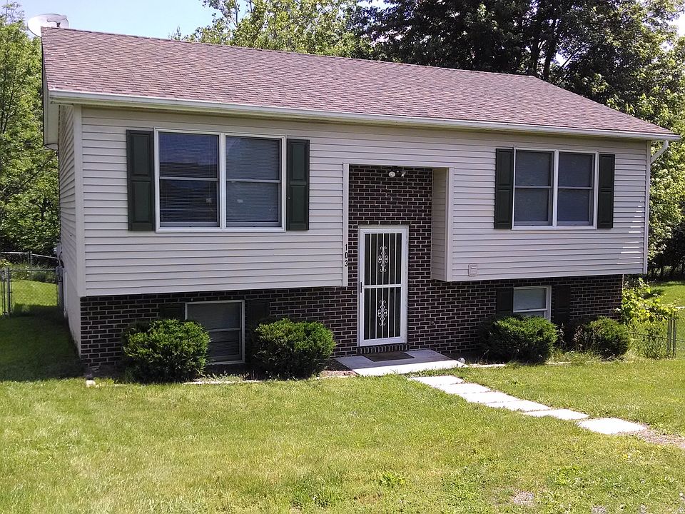 1st image of 103 Blackwater Ct