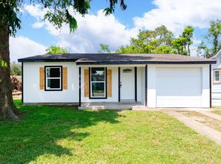 218 Evans St, Angleton, TX 77515