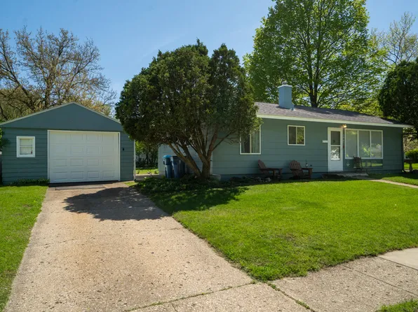 2933 Cimarron Dr, Kalamazoo, MI 49004