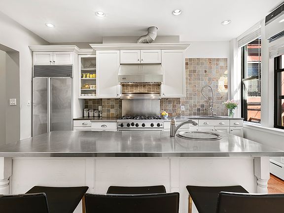 4th image of 246 W 139th St