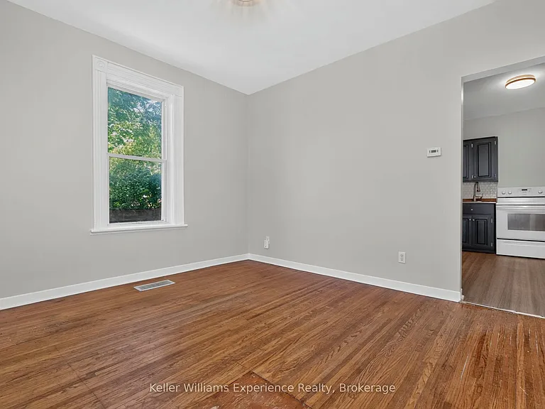 647 Ottawa St — Photo 11