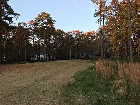 The 5th tee box on Huguenot