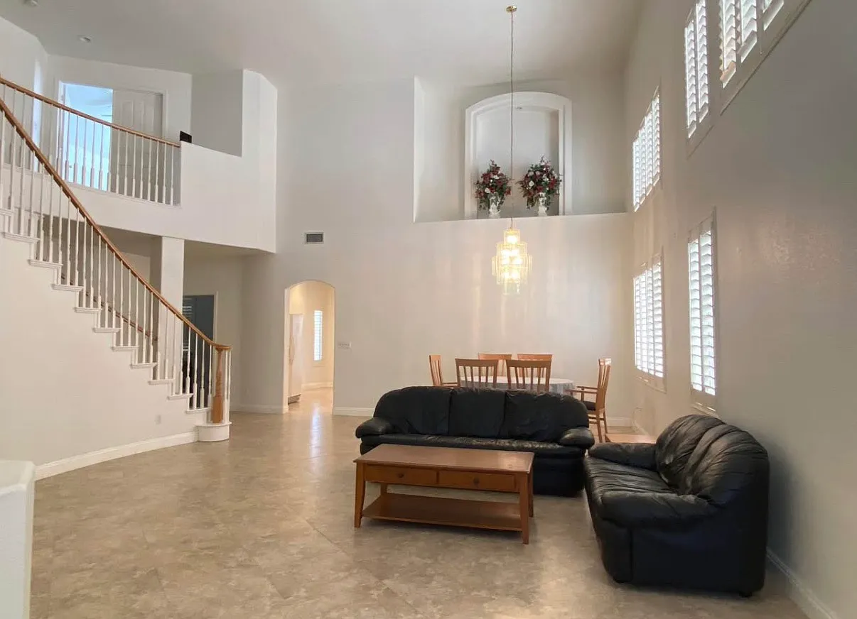 6 bed, 3064 sqft, $680 — Photo 4