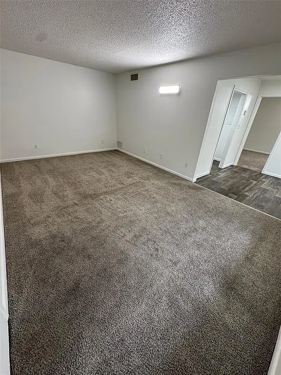 1 bed, 1.0 bath, 775 sqft, $999 — Photo 2