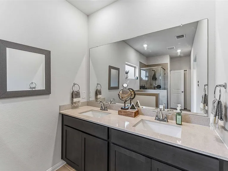 7954 Cypress Country Dr — Photo 17