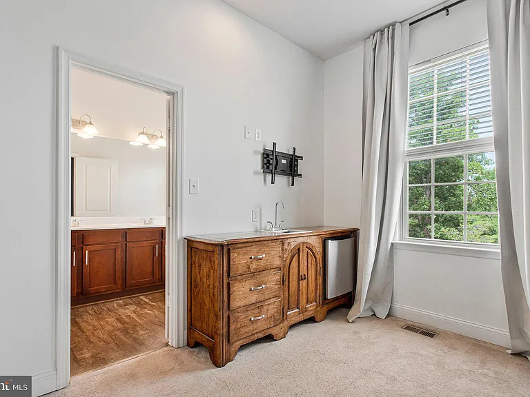 703 Skippers Ln — Photo 24