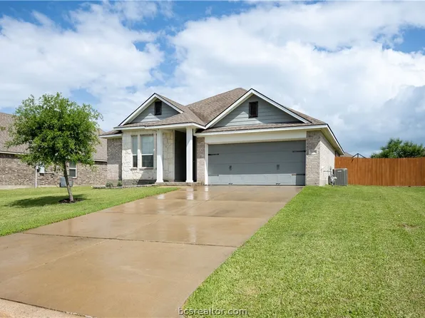 7408 Masters Dr, Navasota, TX 77868
