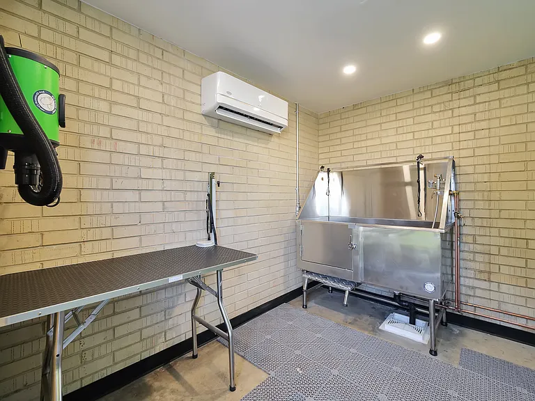 Westwood Apartments — Photo 7