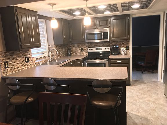 5th image of 810 Lexington Ln