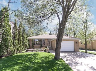 293 E Quincy St, Riverside, IL 60546