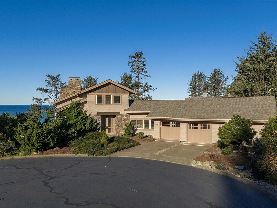 1st image of 218 Sea Crest Pl