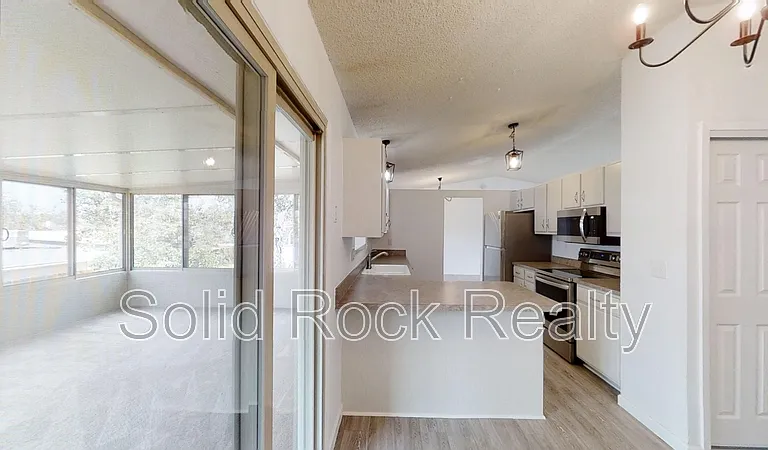 6340 Lange Dr — Photo 2