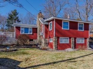215 Mohican Rd, Highland Lakes, NJ 07422