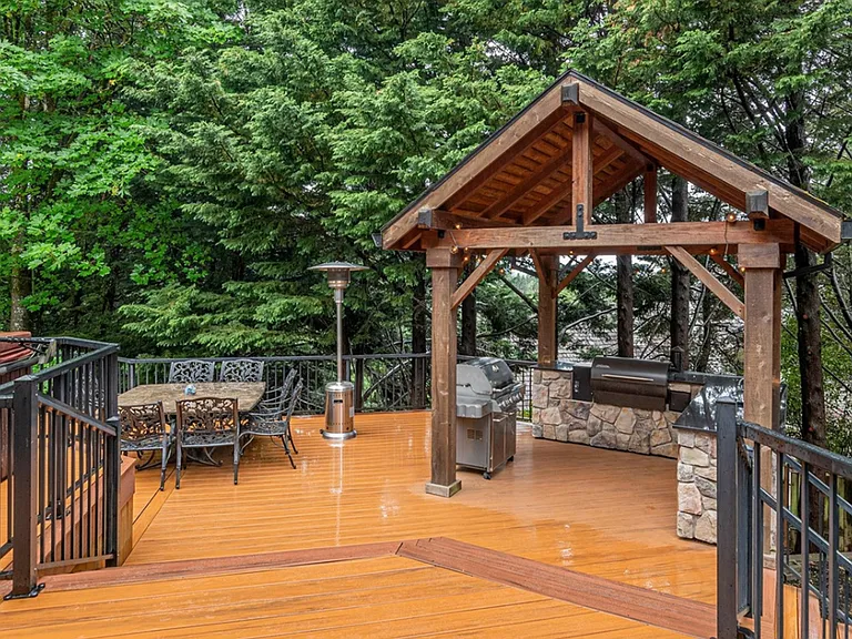 12404 NW Woodland Ct — Photo 29