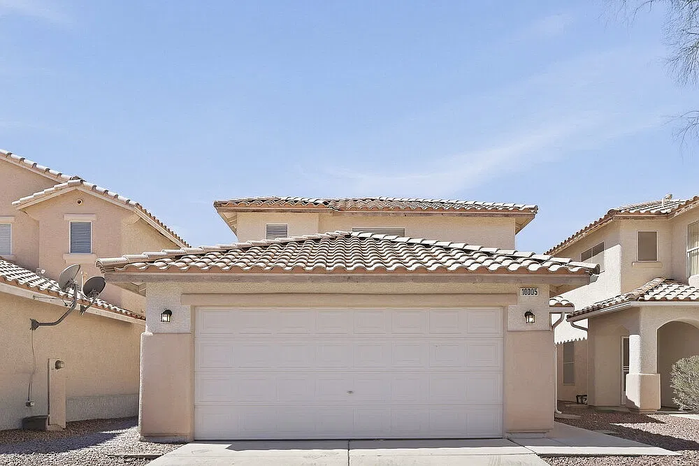 3 bed, 2.5 bath, 1831 sqft, $2,180 — Photo 1
