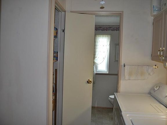 4th image of 270 Big Pine Ave N