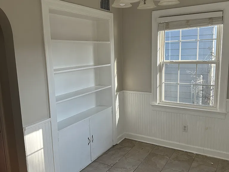 2904 Montrose Ave — Photo 3