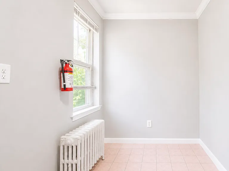 200 E Broad St #5 — Photo 3