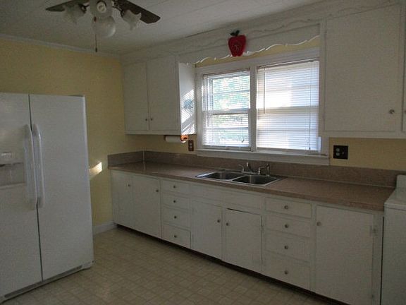 2nd image of 3835 W Dixon Blvd