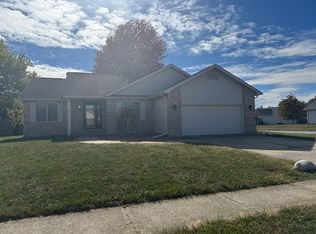 802 Money Tree Dr, Chatham, IL 62629