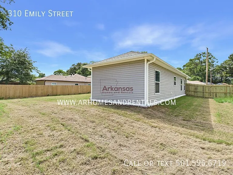 310 E Emily St — Photo 15