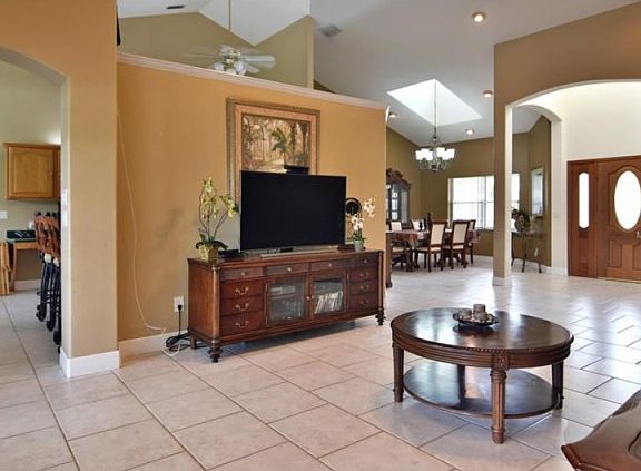 5th image of 12533 Leatrice Dr