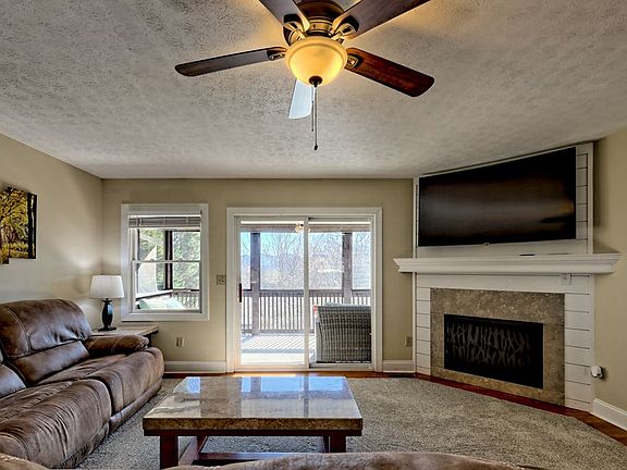 4th image of 505 Hillside Dr