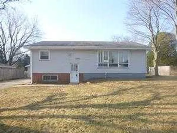 5311 82nd St, Kenosha, WI 53142