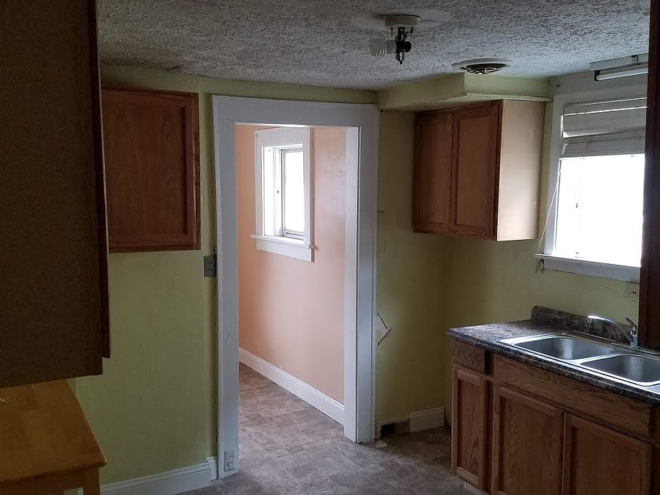 2nd image of 217 E Fairmont Ave