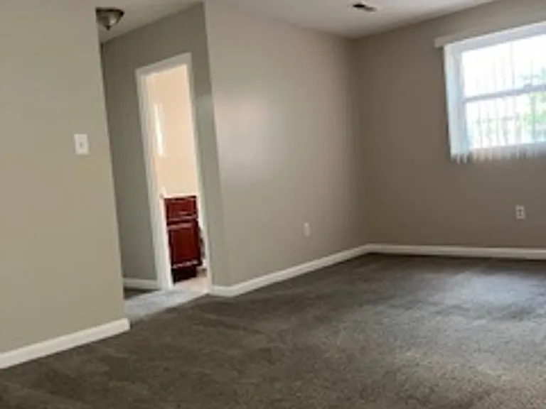 1328 McCulloh St — Photo 14