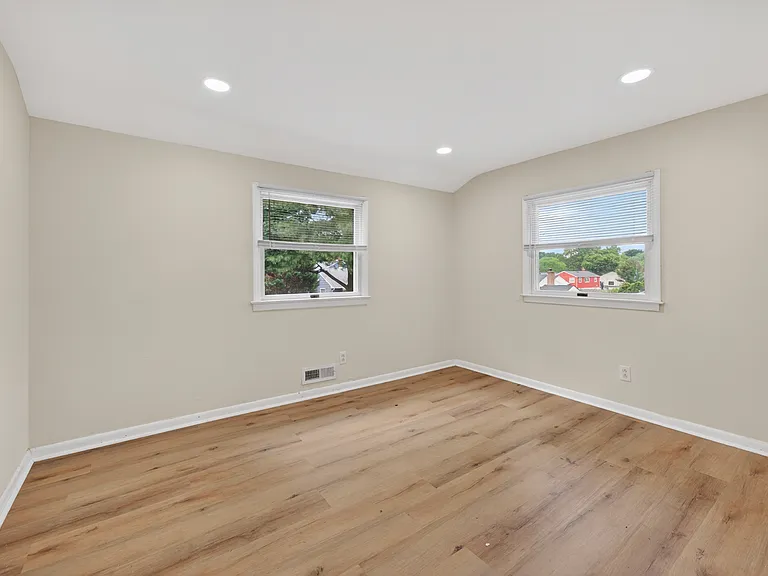 1120 Greenbriar Rd — Photo 14