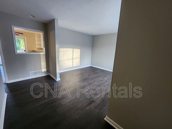 2nd image of 3146 Vandiver Dr