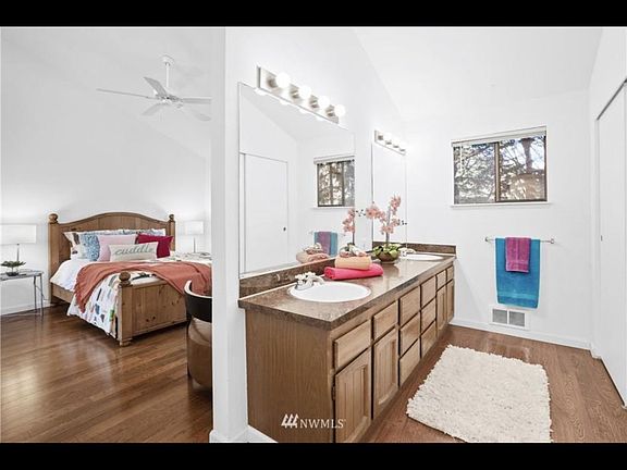 4th image of 19125 Ballinger Way NE APT 201