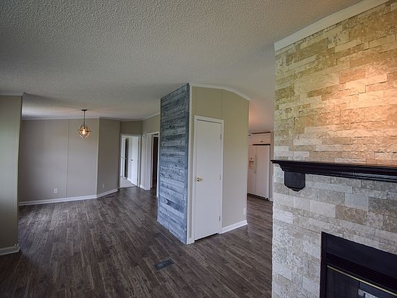 4th image of 158 Meadow Vale Ct