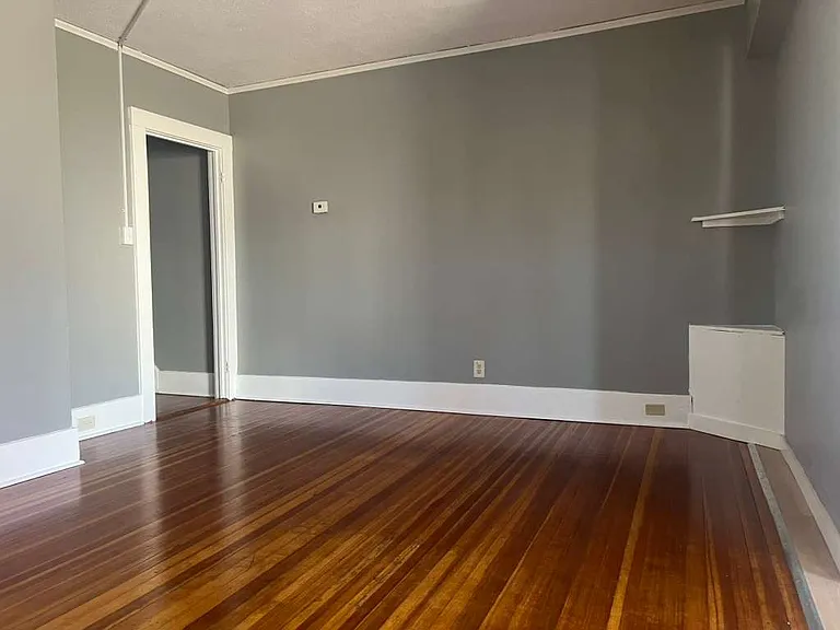 10 Bank St #10 — Photo 3