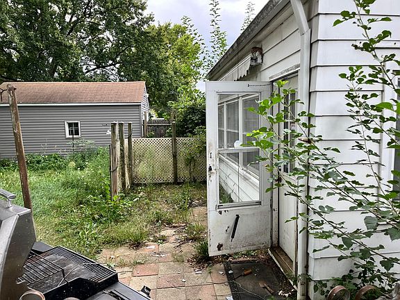 5th image of 1941 W Mound St
