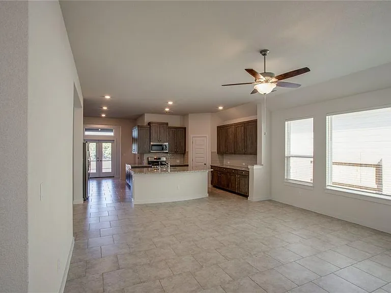 608 Saturnia Dr — Photo 6