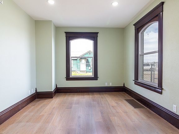 4th image of 235 NE 3rd St