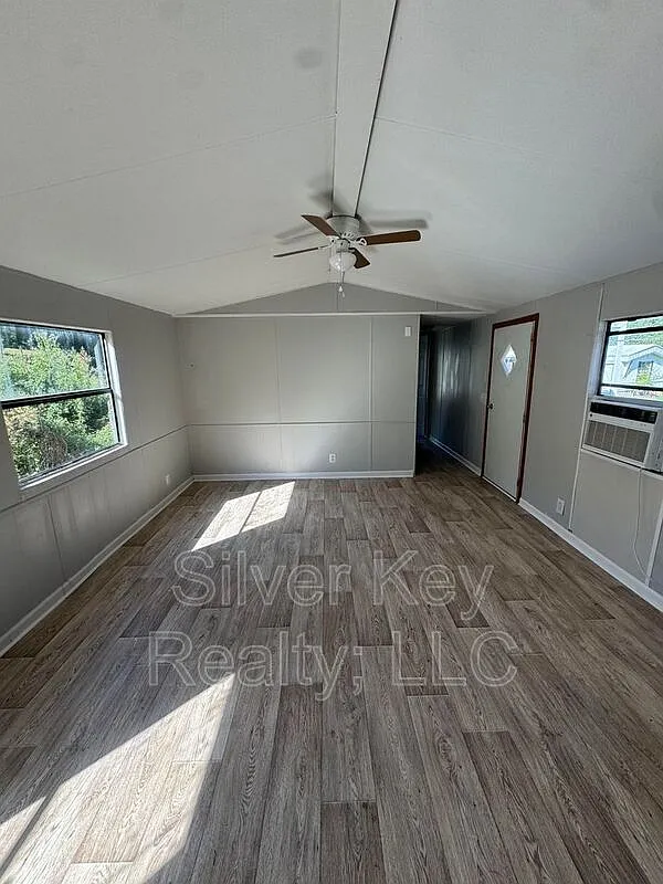 3 bed, 2.0 bath, $950 — Photo 4