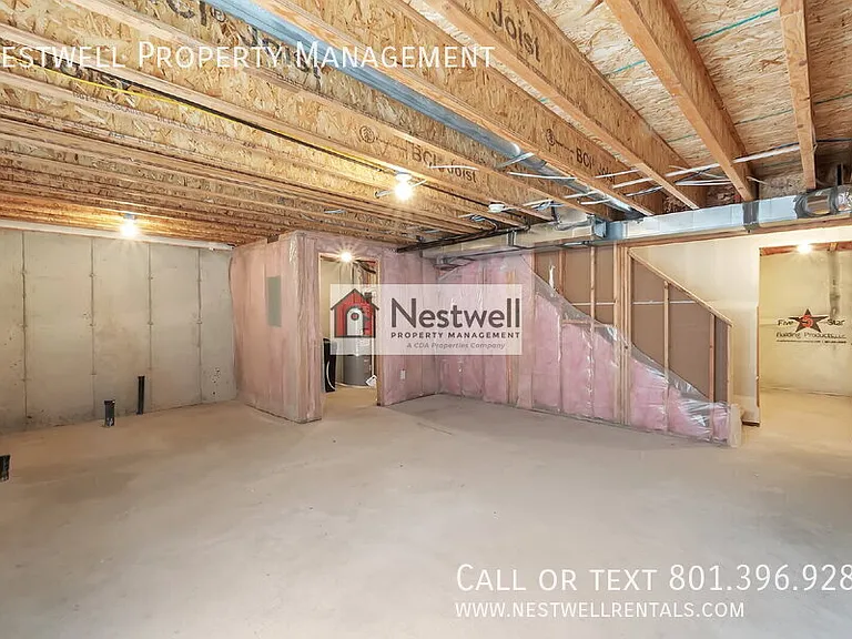 533 N Helmsman Ln — Photo 24