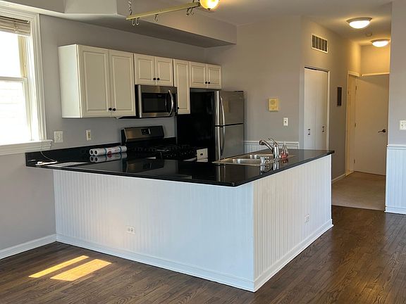 2nd image of 3645 N Wayne Ave #C