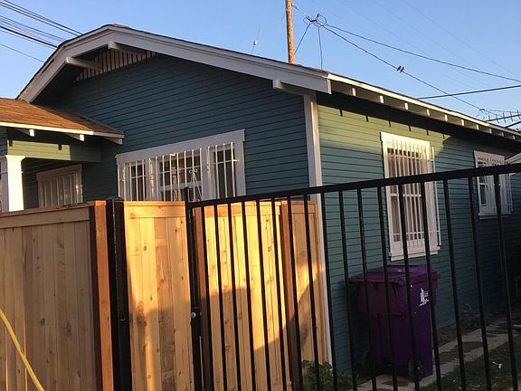 Beautiful 750 sf detached 1920's bungalow