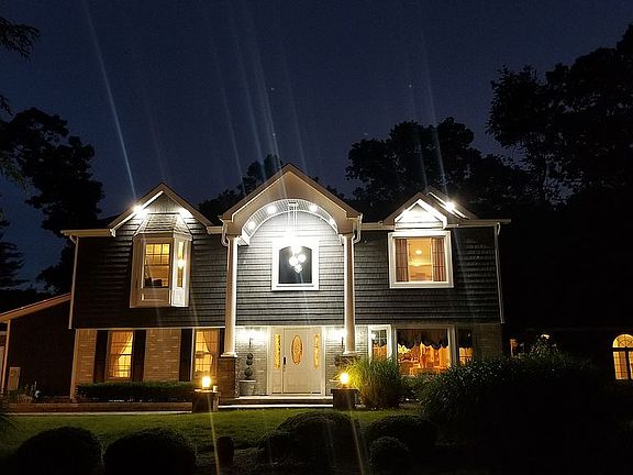 3rd image of 29 Tree Hollow Ln