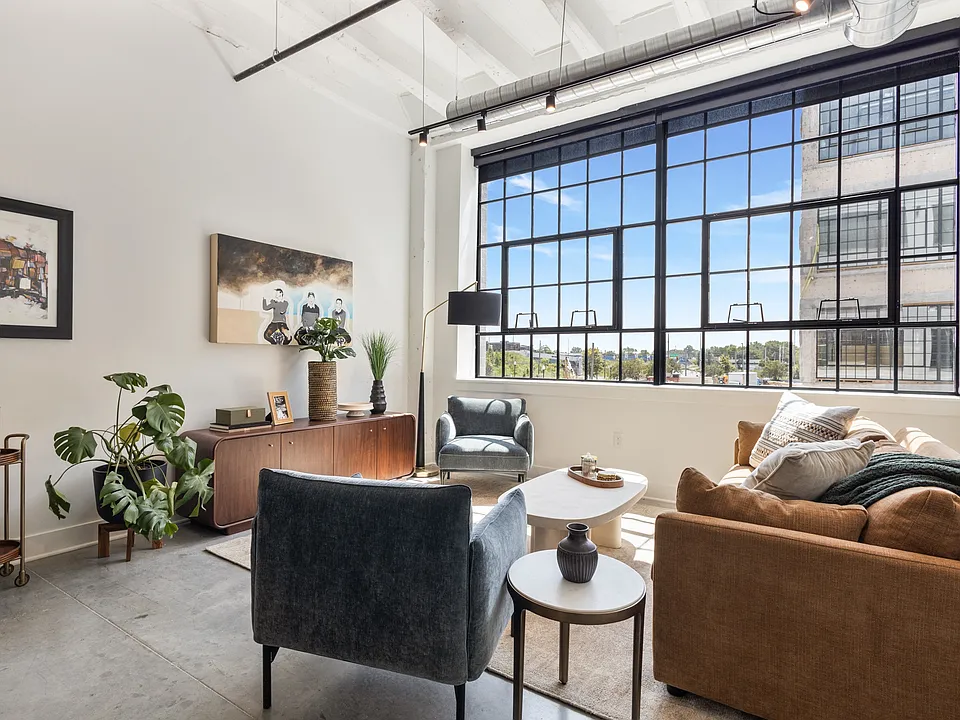 Twelve-foot ceilings, and sun light everywhere.