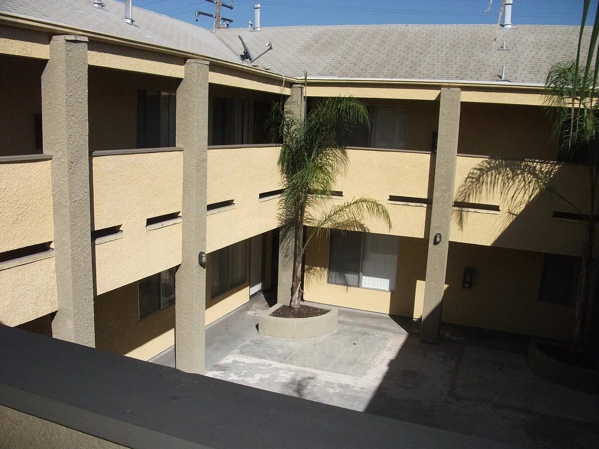 Building Photo - 800 Rose Ave