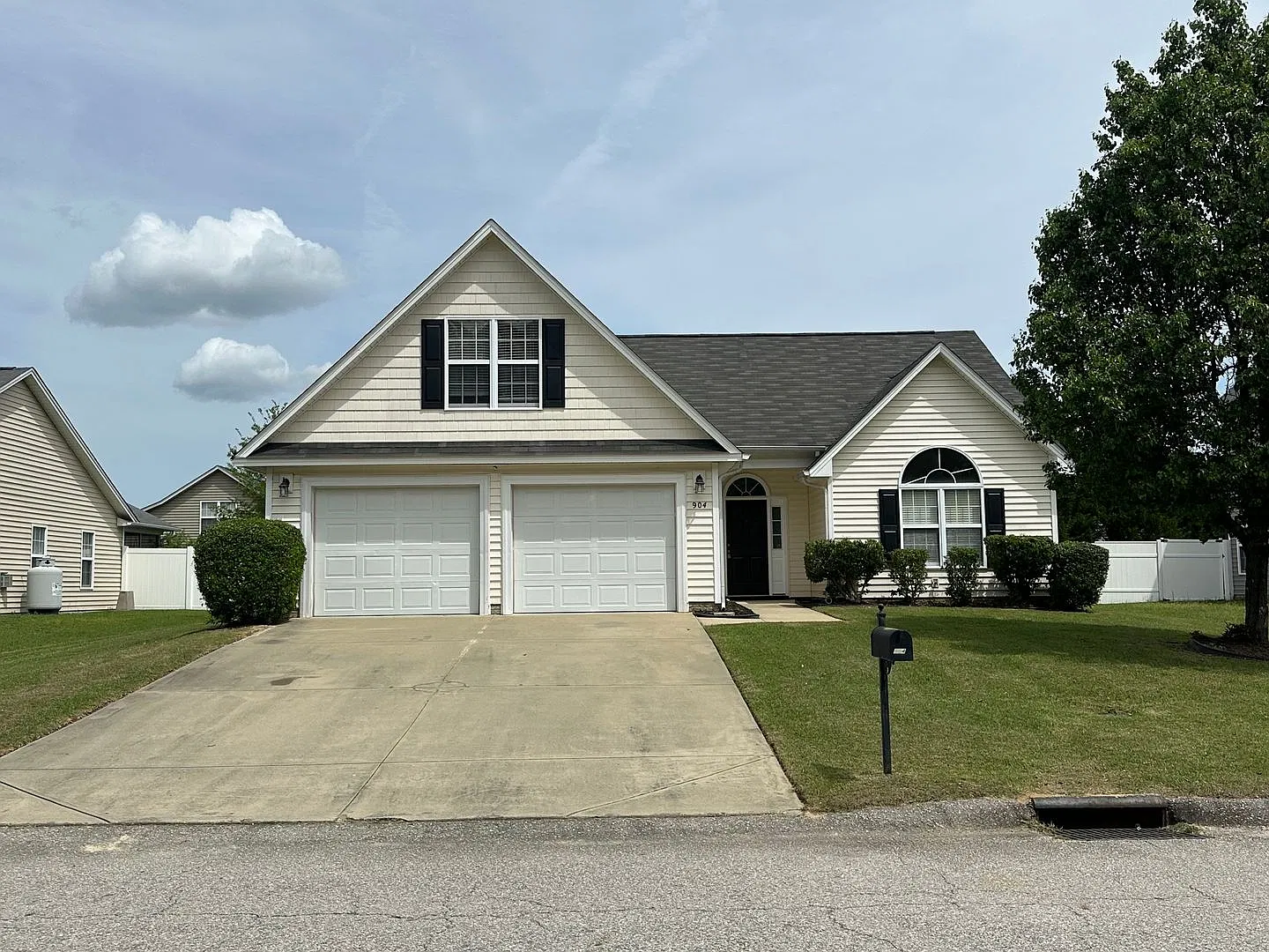 4 bedroom in Westgate! — Photo 2