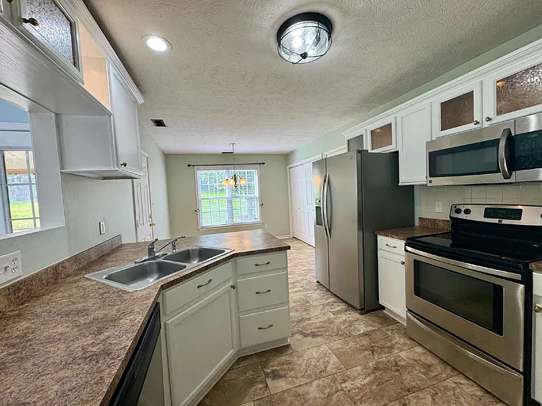 470 Rushmore Ct — Photo 6