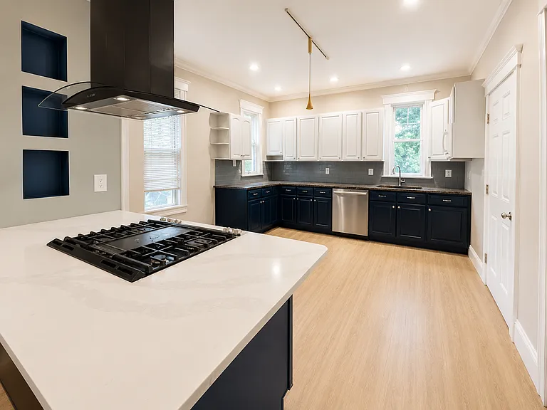 9 Trinity Ave #2 — Photo 2