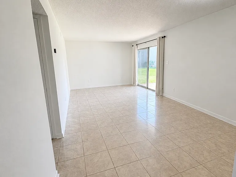 Riverbend Dr — Photo 21